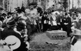 Cornerstone-laying ceremony on July 4, 1915. Photo: University of Alaska Fairbanks Rasmuson Library Archives, Charles Bunnell Collection