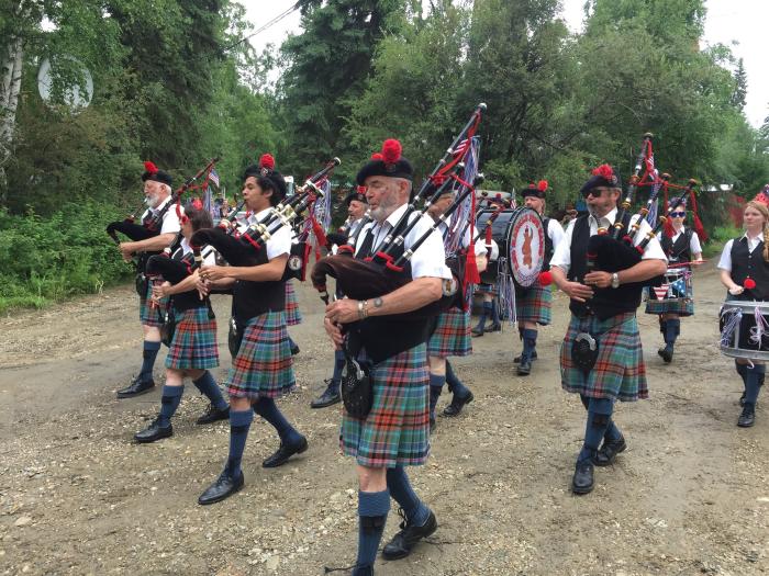 Bagpipers in Ester parade