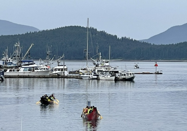 Students paddle a dugout canoe on the water near Juneau as part of the Dámaan agán hl ḵíng summer intensive course.