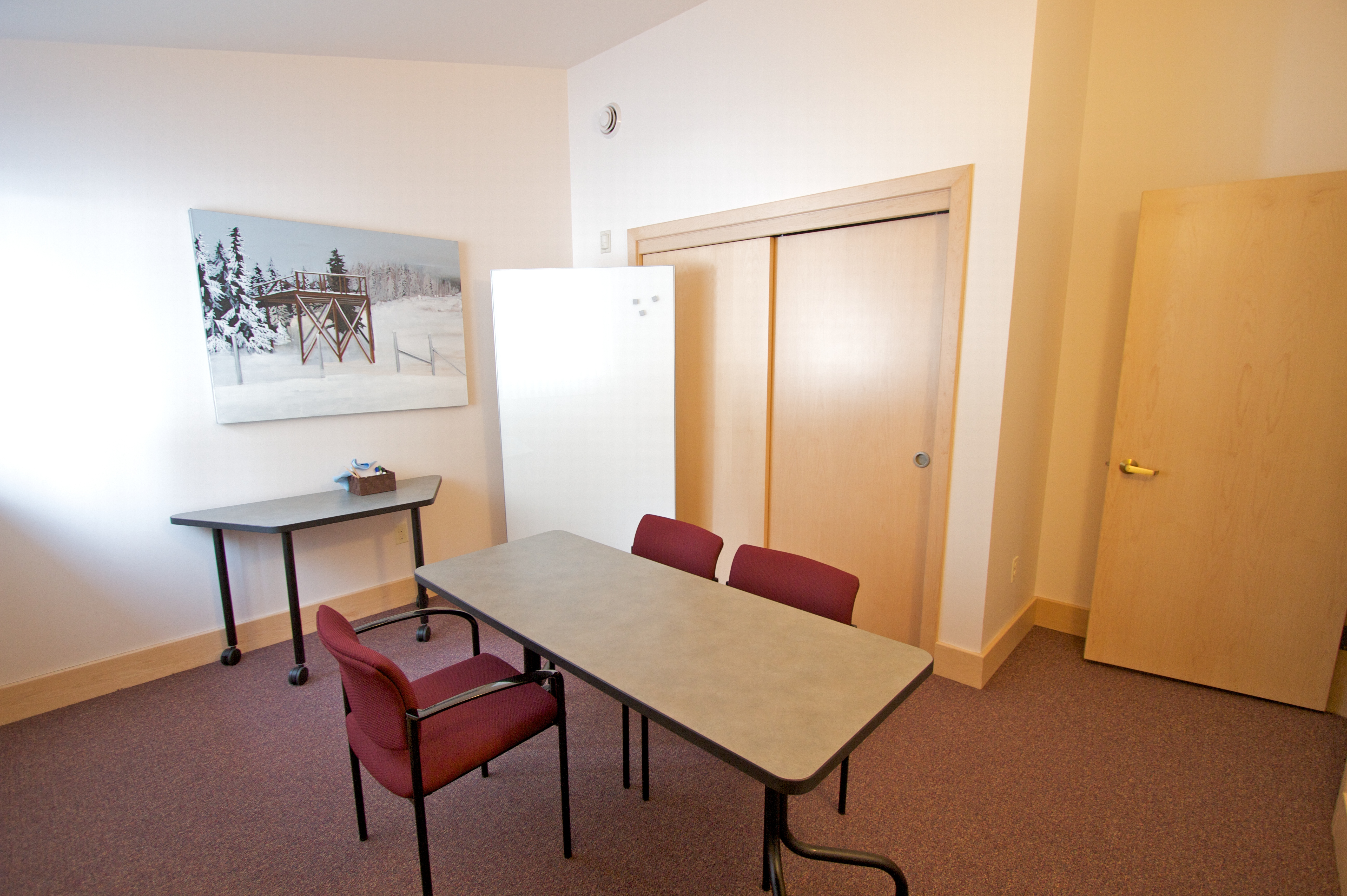 Two small rooms are available as break-out rooms for meetings or conferences.