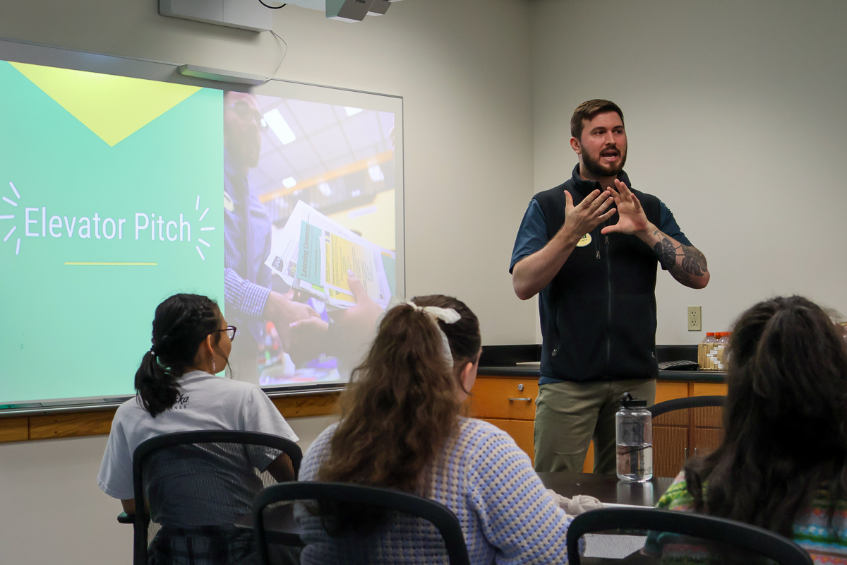An instructor explains the concept of an elevator pitch
