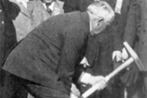 President Harding visits the New Alaska College in 1923